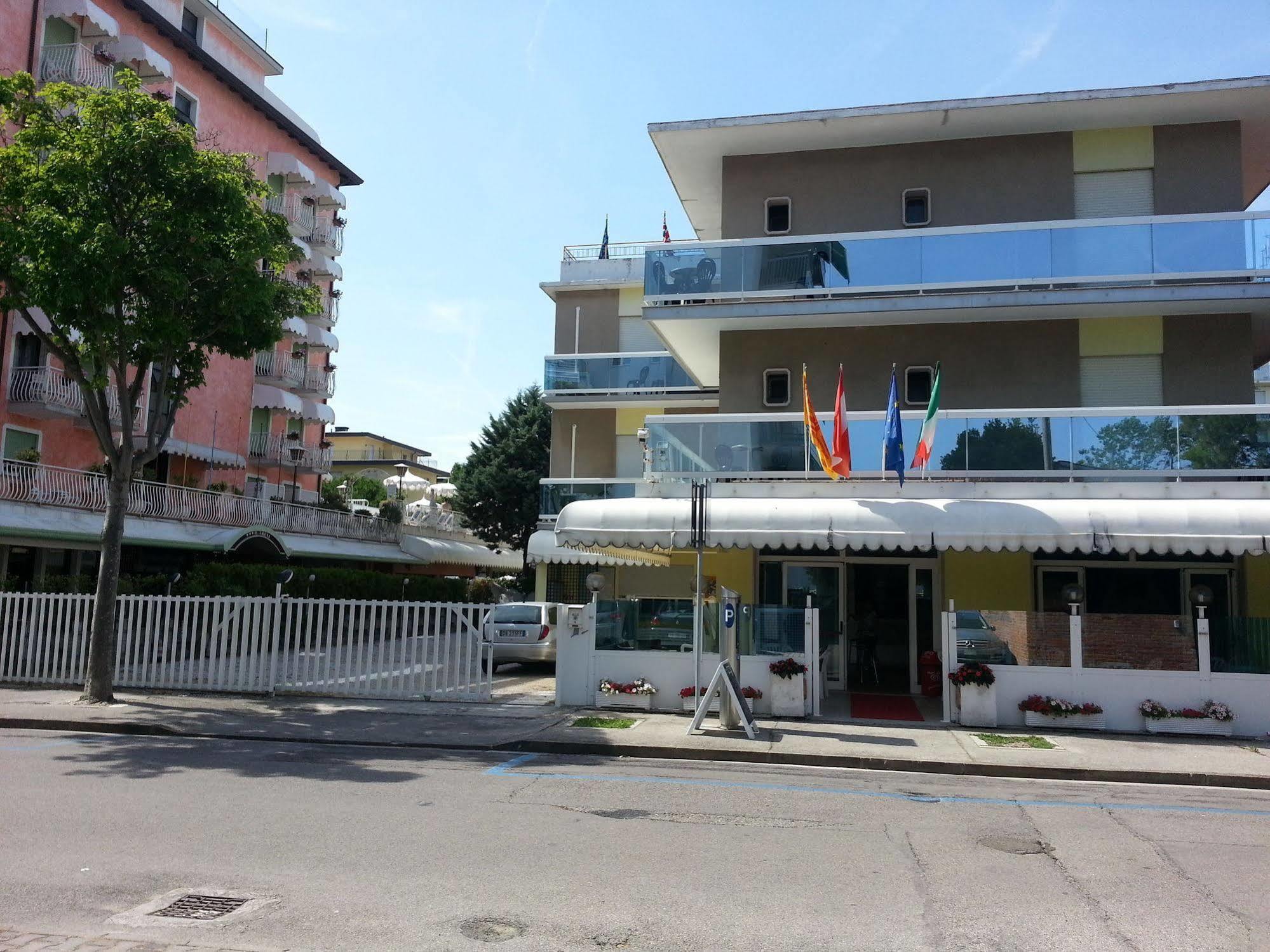 Hotel Laguna Lido di Jesolo Exterior photo